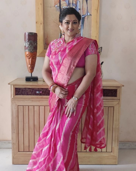 PHOTOS: 'தெய்வமகள்' அண்ணியாருக்கு இவ்வளவு அழகான மகளா? நடிகைகளே சரண்டர் ஆகிடுவாங்க.. ஸ்டன்னான ரசிகர்கள்!