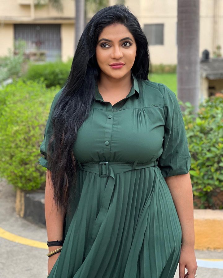PHOTOS: சீரியல் வில்லியா இவங்க? மாடர்ன் ட்ரெஸ்ஸில் வேற லெவல் பண்ணும் ...
