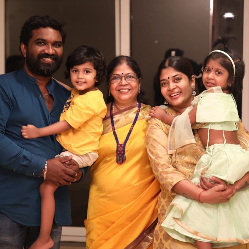 PHOTOS: விஜய்யின் 'காவலன்' பட நடிகை நீபவை நியாபகம் இருக்கா? மிரள வைக்கும் போட்டோஸ்!