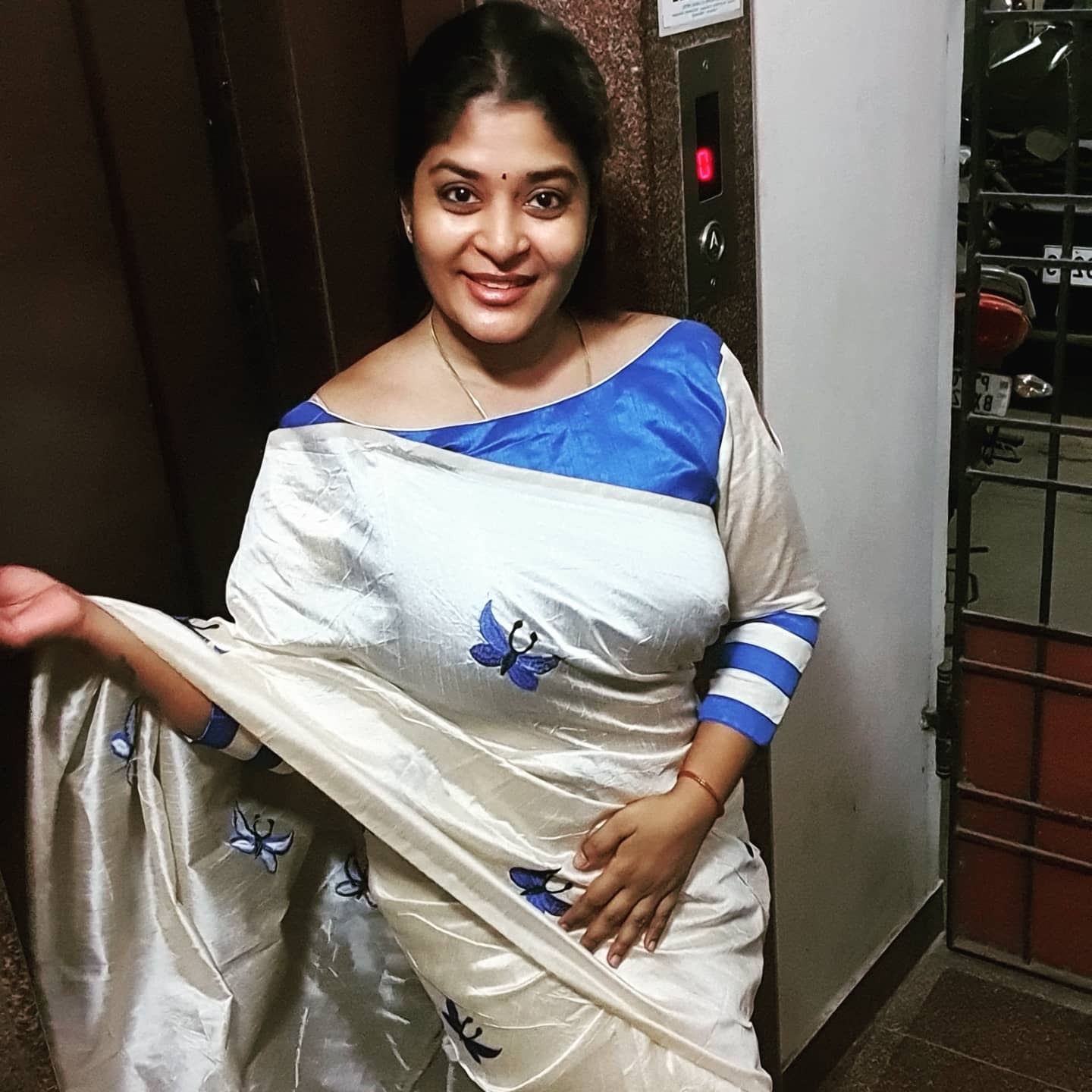 PHOTOS: விஜய்யின் 'காவலன்' பட நடிகை நீபவை நியாபகம் இருக்கா? மிரள வைக்கும் போட்டோஸ்!