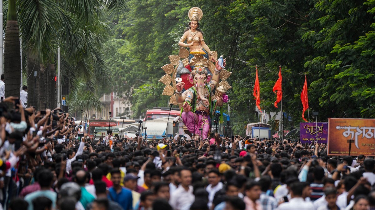 ಮುಂಬೈ ಗಲ್ಲಿ ಗಲ್ಲಿಗಳಲ್ಲಿ ಗಣೇಶ: ಅಂದದ ಚಂದದ ವಿವಿಧ ಗಣಪತಿ ನೋಡಿ