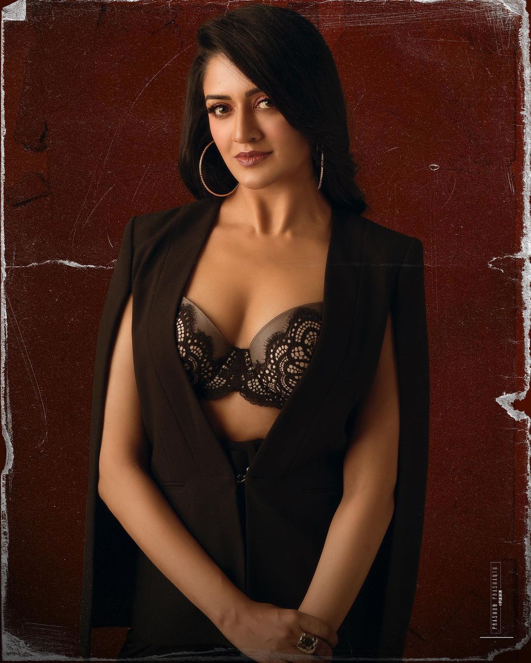 Vimala Raman: സാരിയിൽ സ്റ്റൈലിഷ് ലുക്കുമായി വിമല രാമൻ; ഇവിടെ 'എയ്ജ് ഇൻ റിവേഴ്സ്' മോഡിലാണോ? ആരാധകർ ഏറ്റെടുത്ത ചിത്രങ്ങൾ കാണാം