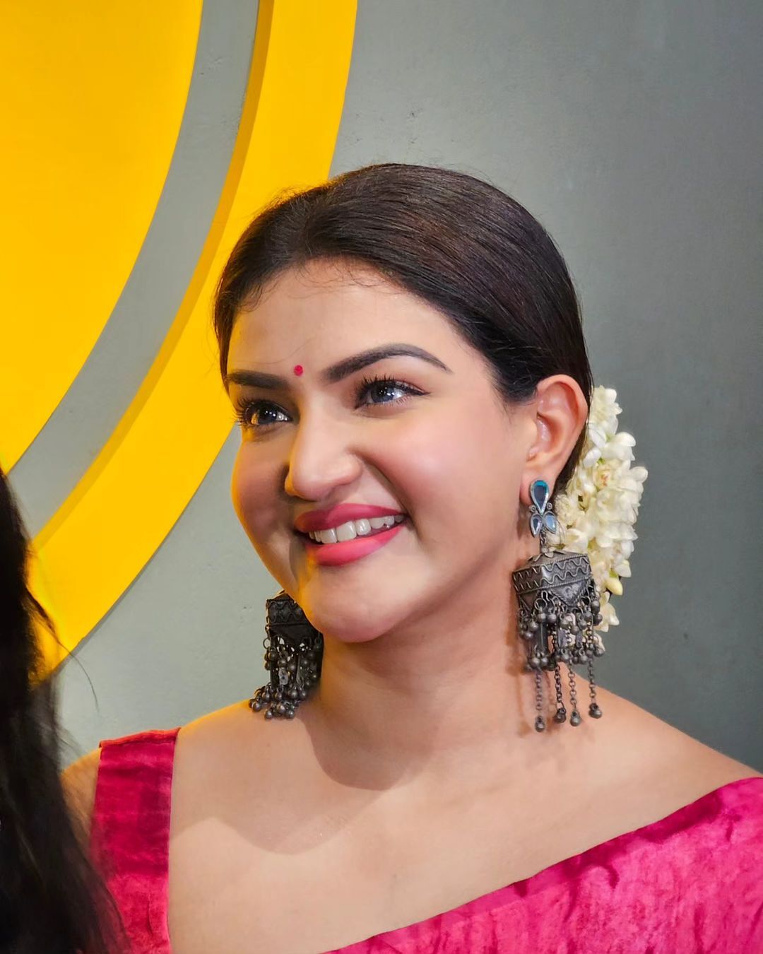 హనీ రోజ్ అందాల జాతర.. పైట కొంగు పక్కన పెట్టి రచ్చ చేస్తున్న కేరళ కుట్టి..!