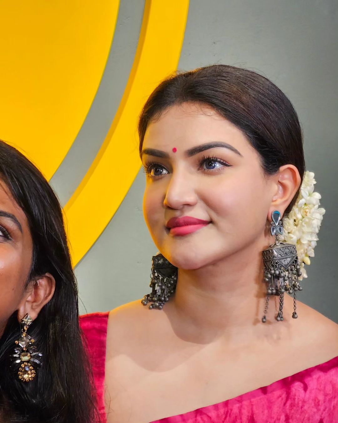 హనీ రోజ్ అందాల జాతర.. పైట కొంగు పక్కన పెట్టి రచ్చ చేస్తున్న కేరళ కుట్టి..!