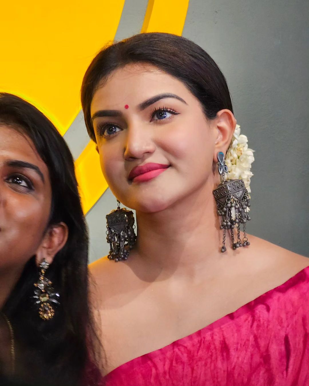 హనీ రోజ్ అందాల జాతర.. పైట కొంగు పక్కన పెట్టి రచ్చ చేస్తున్న కేరళ కుట్టి..!