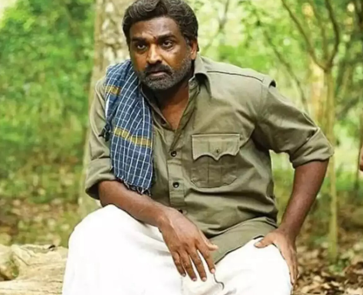 PHOTOS: மெல்லிய மீசை.. பெரிய கண்ணாடி! என்னாச்சு இவருக்கு? புது கெட்டப்பில் மாஸ் காட்டும் விஜய் சேதுபதி!