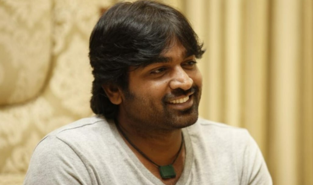 PHOTOS: மெல்லிய மீசை.. பெரிய கண்ணாடி! என்னாச்சு இவருக்கு? புது கெட்டப்பில் மாஸ் காட்டும் விஜய் சேதுபதி!