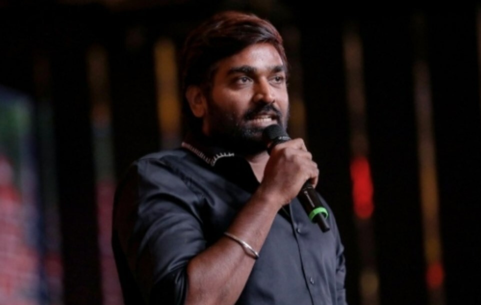 PHOTOS: மெல்லிய மீசை.. பெரிய கண்ணாடி! என்னாச்சு இவருக்கு? புது கெட்டப்பில் மாஸ் காட்டும் விஜய் சேதுபதி!