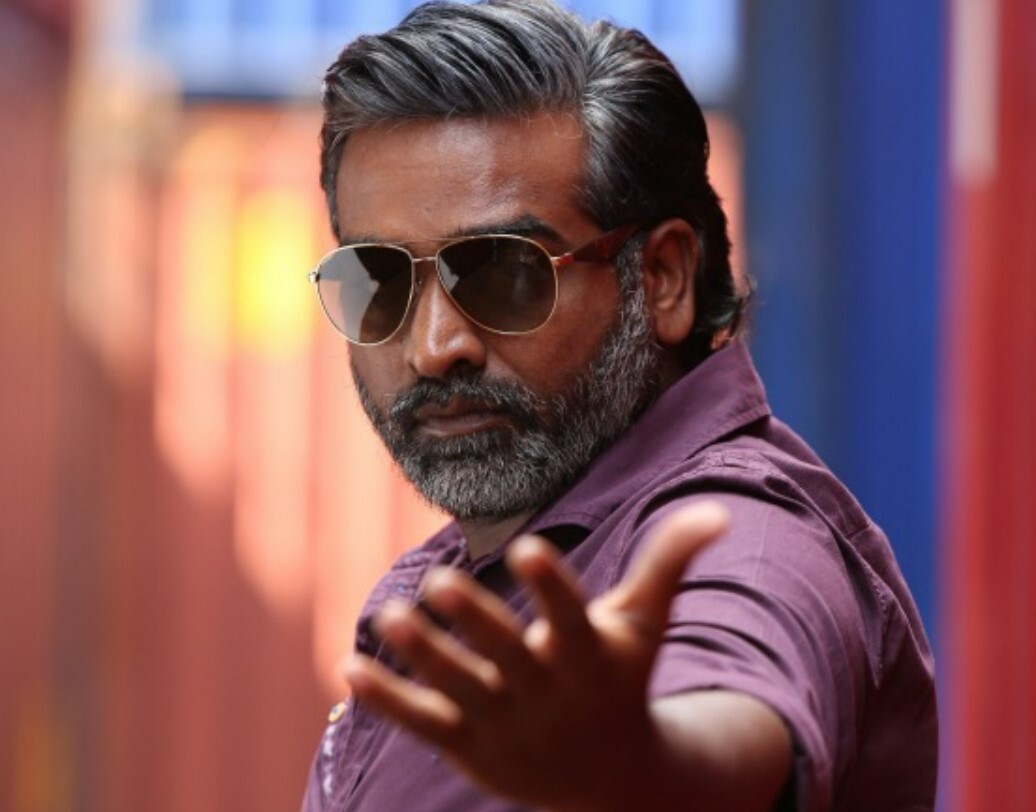 PHOTOS: மெல்லிய மீசை.. பெரிய கண்ணாடி! என்னாச்சு இவருக்கு? புது கெட்டப்பில் மாஸ் காட்டும் விஜய் சேதுபதி!