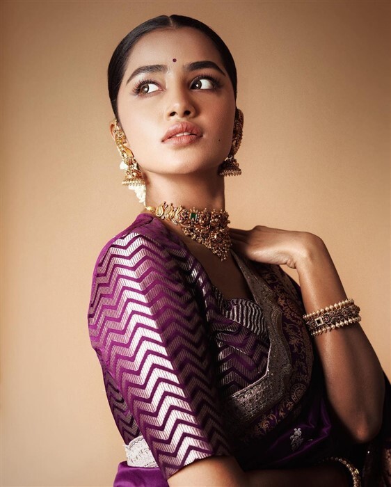 Anupama Parameswaran: ട്രെഡീഷ്ണല്‍ സാരിലുക്കുമായെത്തി അനുപമ പരമേശ്വരന്‍, ഫോട്ടോകളേറ്റെടുത്ത് ആരാധകര്‍, കാണാം...