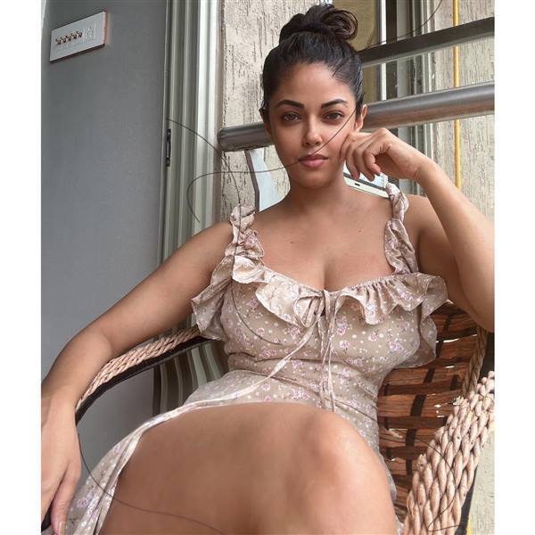 PHOTOS: எஸ்.ஜே சூர்யா பட நாயகியா இது! இன்ஸ்டாவில் வெளியான லேட்டஸ்ட் போட்டோஸ்!