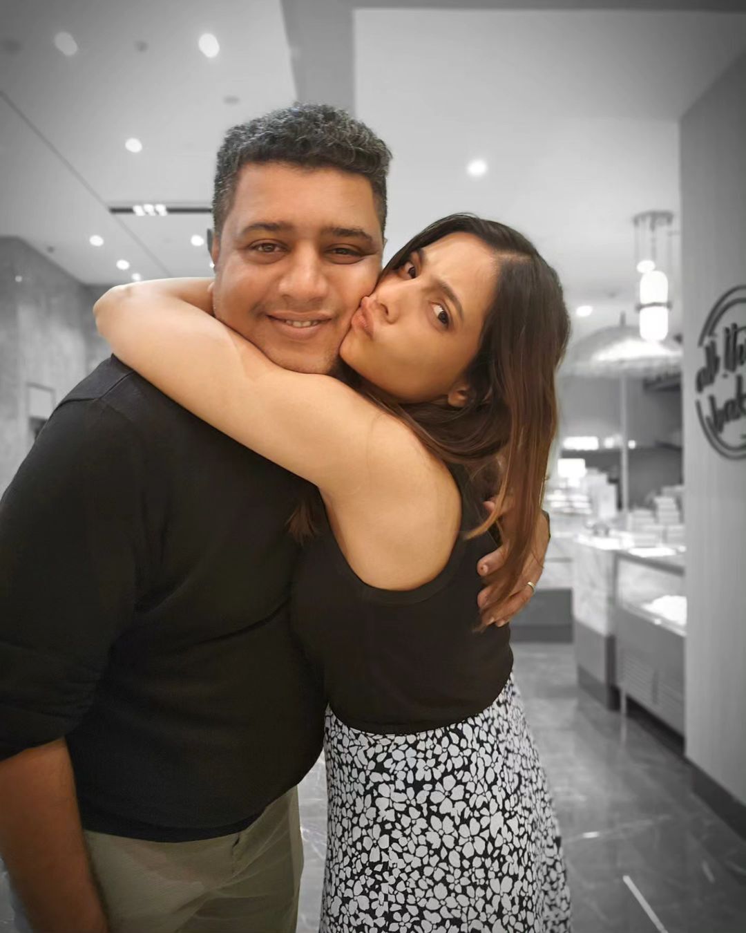 PHOTOS: 'லியோ' படத்தில் வக்கீலாக வந்தது இவங்களா? இவங்களுக்கு இவ்ளோ பெரிய பொண்ணு இருக்கா?