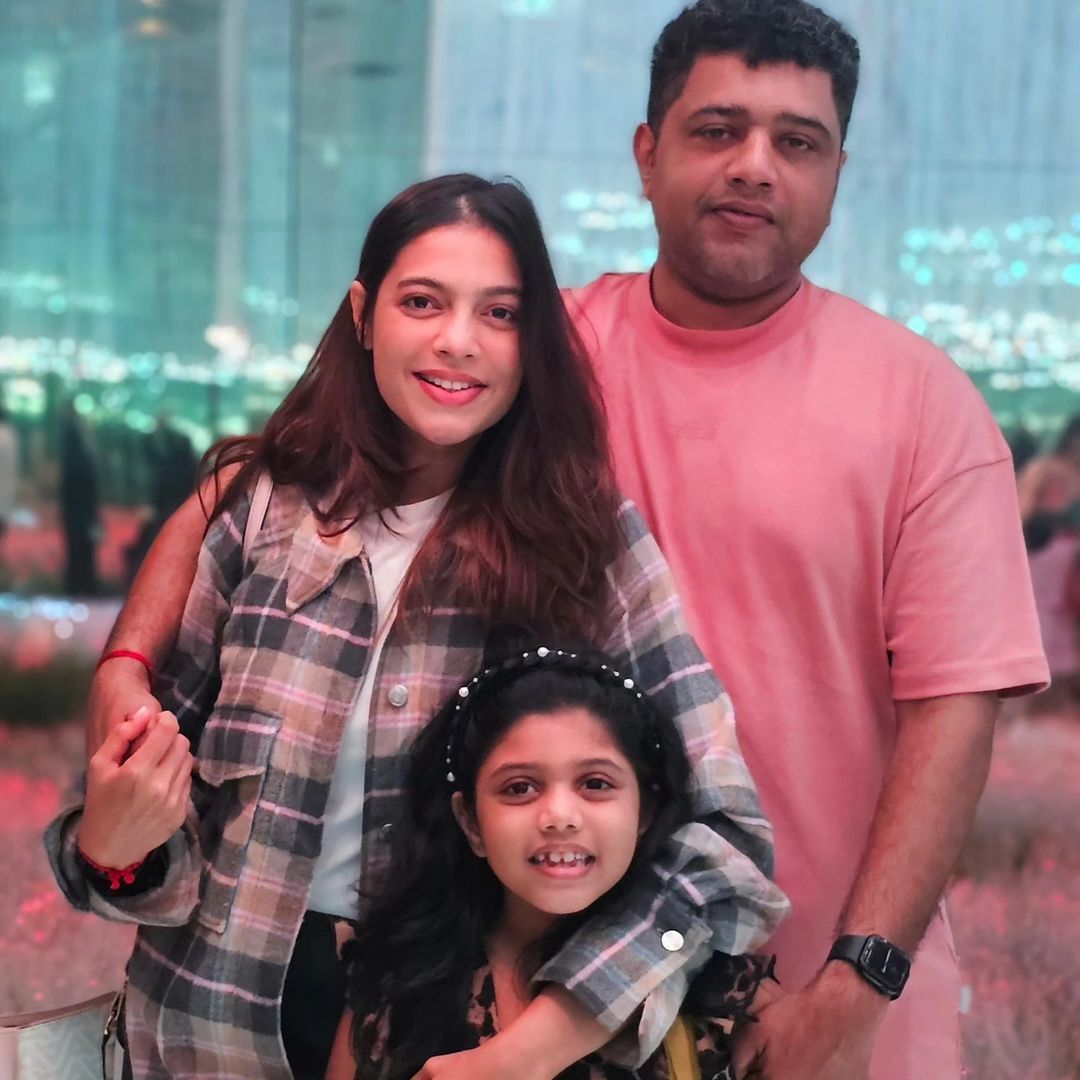 PHOTOS: 'லியோ' படத்தில் வக்கீலாக வந்தது இவங்களா? இவங்களுக்கு இவ்ளோ பெரிய பொண்ணு இருக்கா?