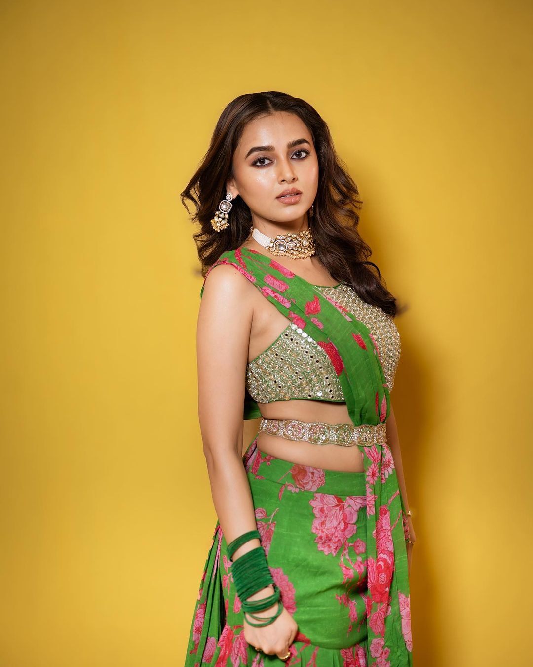 క్యూట్ అందాలతో కవ్విస్తున్న తేజస్వీ ప్రకాష్