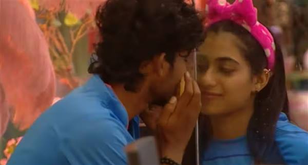 PHOTOS: பிக் பாஸ் வீட்டுக்குள்  ஐஷு - நிக்சன் ரொமான்ஸ்! எக்ஸ் தளத்தில் ட்ரெண்டிங்.. என்னாச்சு தெரியுமா?