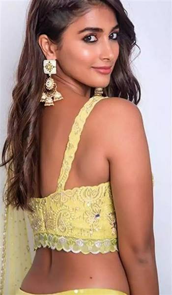 PHOTOS: நயன் முதல் ஹன்சிகா வரை.. அதிர்ஷ்ட மச்சம் உடைய நடிகைகள்.. பிரபலமானத்துக்கு அது தான் காரணமோ?