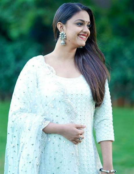 PHOTOS: நயன் முதல் ஹன்சிகா வரை.. அதிர்ஷ்ட மச்சம் உடைய நடிகைகள்.. பிரபலமானத்துக்கு அது தான் காரணமோ?