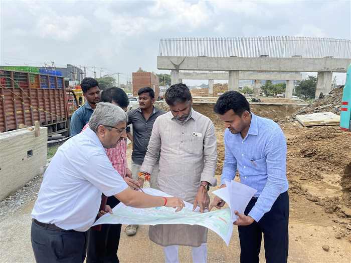 ಕೋಲಾರ-ಆಂಧ್ರ 6 ಪಥದ ರಸ್ತೆ ಕಾಮಗಾರಿ ವೀಕ್ಷಿಸಿದ ಸಂಸದ ಮುನಿಸ್ವಾಮಿ