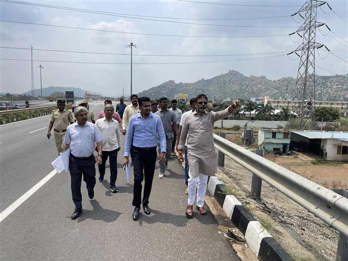 ಕೋಲಾರ-ಆಂಧ್ರ 6 ಪಥದ ರಸ್ತೆ ಕಾಮಗಾರಿ ವೀಕ್ಷಿಸಿದ ಸಂಸದ ಮುನಿಸ್ವಾಮಿ