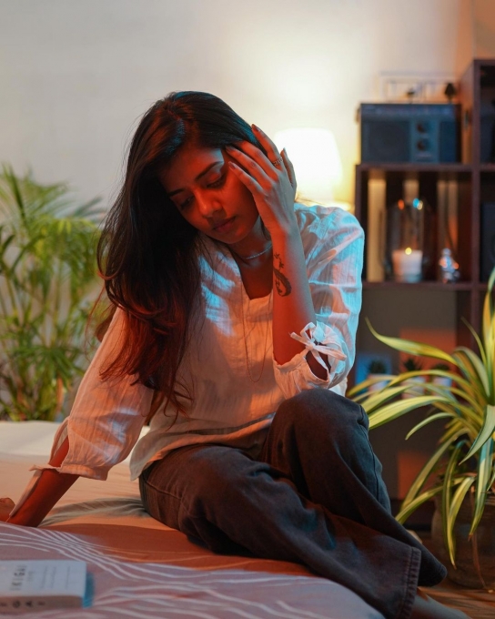 PHOTOS: பிக்பாஸ் போட்டியாளருடன் இருக்கும் அந்த நபர் யார்? அக்ஷ்யா ரீசென்ட் க்ளிக்ஸ்.. குழப்பத்தில் ரசிகர்கள் 