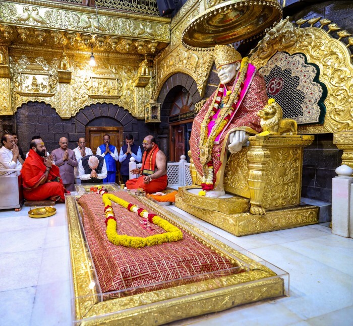 PM Narendra Modi Offers Prayers At Shri Saibaba Samadhi Temple In ...