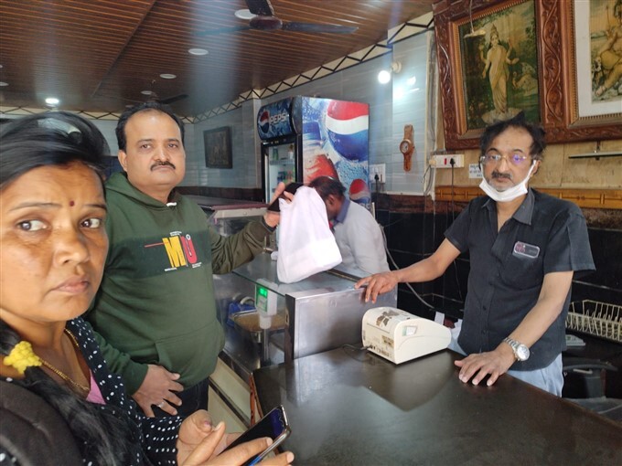  100 ವರ್ಷ ಹಳೆಯ ಹೋಟೆಲ್‌ನಲ್ಲಿ ಸಿಗುತ್ತೆ ಸ್ವಾದಿಷ್ಟಭರಿತ ತುಪ್ಪದ ಮೈಸೂರು ಪಾಕ್‌ 