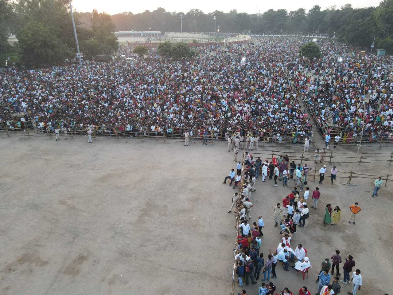 Photos: रावण दहन की ड्रोन कैमरा से ली गई तस्वीर, लाखों की तादाद में जुटे लोग, देखिए दिलकश नज़ारा