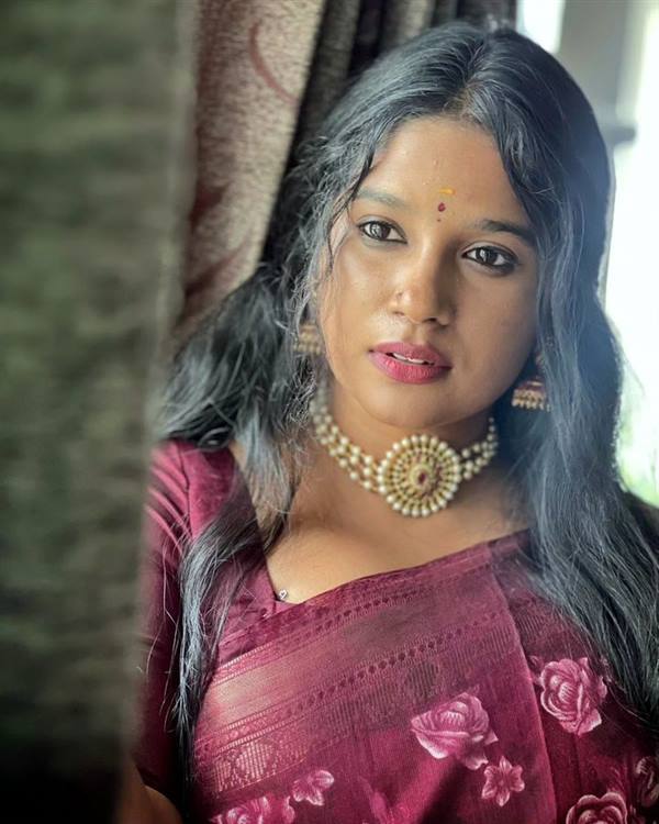 PHOTOS: சேலையில் செம லுக்.. விதவிதமாய் போஸ் கொடுத்த ’சுந்தரி’ கேபி.. லேட்டஸ்ட் இன்ஸ்டா பிக்ஸ்!