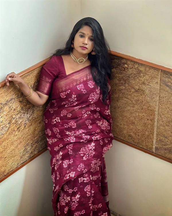 PHOTOS: சேலையில் செம லுக்.. விதவிதமாய் போஸ் கொடுத்த ’சுந்தரி’ கேபி.. லேட்டஸ்ட் இன்ஸ்டா பிக்ஸ்!