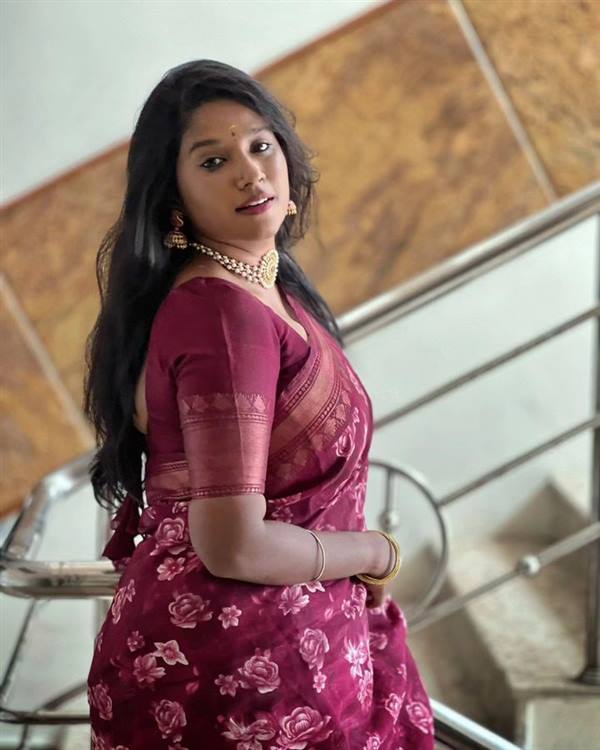 PHOTOS: சேலையில் செம லுக்.. விதவிதமாய் போஸ் கொடுத்த ’சுந்தரி’ கேபி.. லேட்டஸ்ட் இன்ஸ்டா பிக்ஸ்!