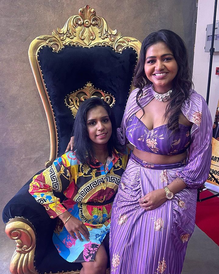 PHOTOS: தோழியின் மடியில் அமர்ந்து போஸ் கொடுத்த ஷாலு ஷம்மு.. இணையத்தை கலக்கும் லேட்டஸ்ட் பிக்ஸ் இதோ!