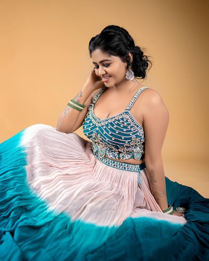 PHOTOS: தோழியின் மடியில் அமர்ந்து போஸ் கொடுத்த ஷாலு ஷம்மு.. இணையத்தை கலக்கும் லேட்டஸ்ட் பிக்ஸ் இதோ!