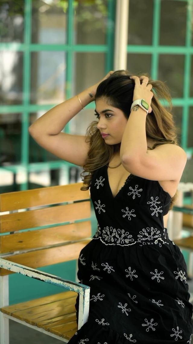 రెచ్చిపోతున్న రీతు చౌదిరి.. ఫుల్ డోస్‌తో పిచ్చెక్కించేస్తుందిగా ...