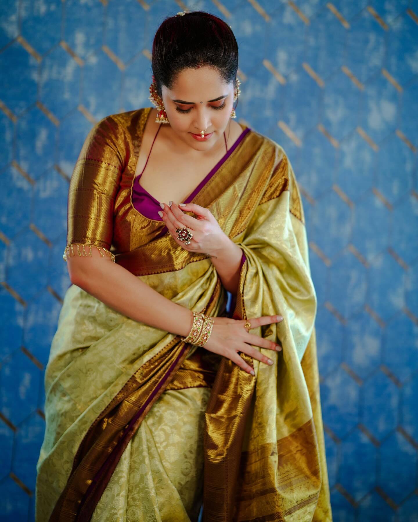 అనసూయ అందాల జాతర.. చీరకట్టులో మైమరిపిస్తోందిగా ముద్దుగుమ్మ.