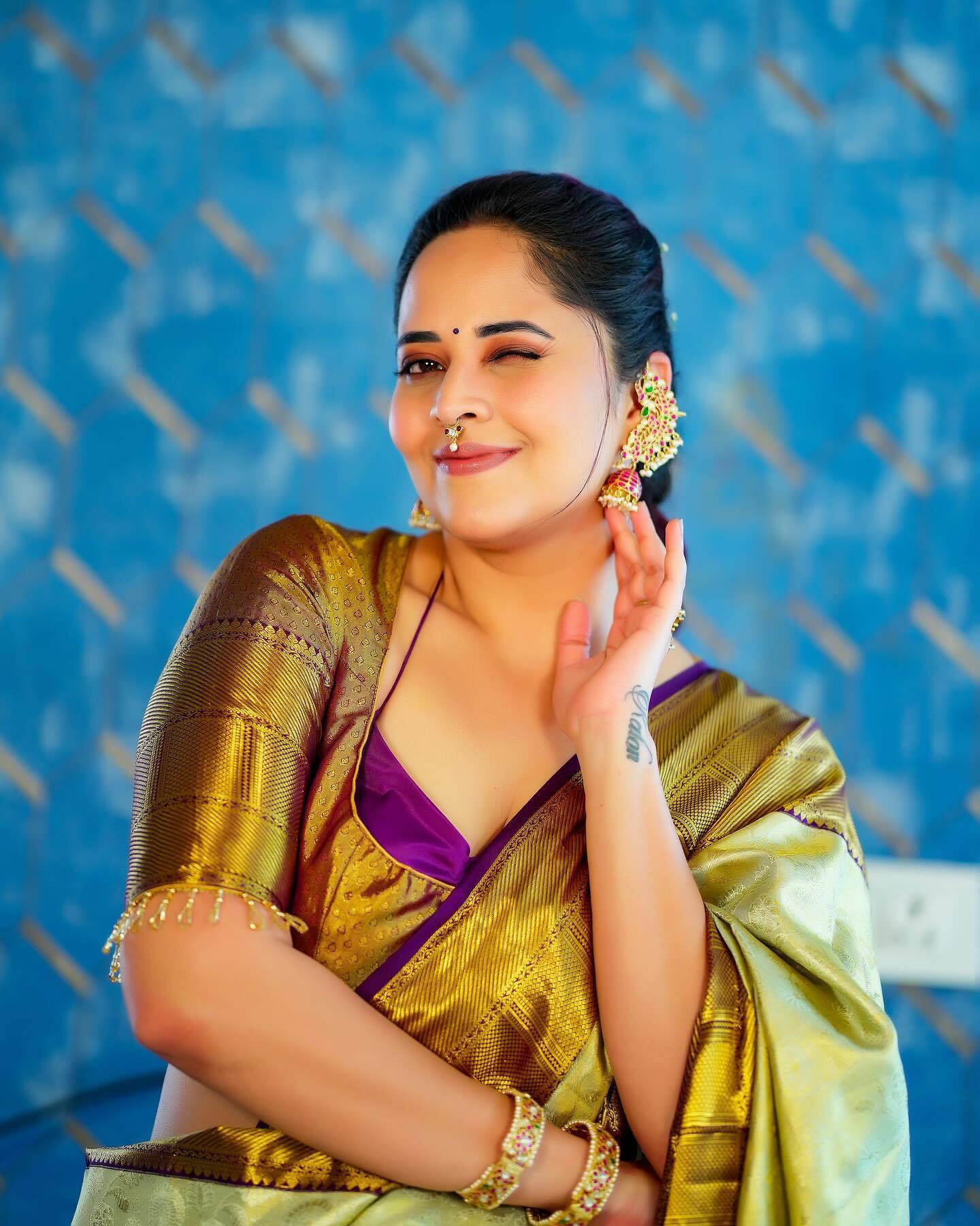 అనసూయ అందాల జాతర.. చీరకట్టులో మైమరిపిస్తోందిగా ముద్దుగుమ్మ.