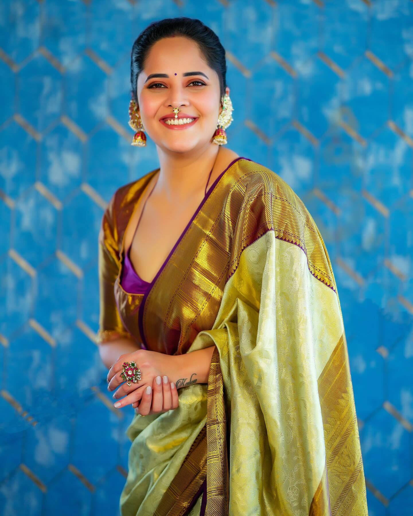 అనసూయ అందాల జాతర.. చీరకట్టులో మైమరిపిస్తోందిగా ముద్దుగుమ్మ.