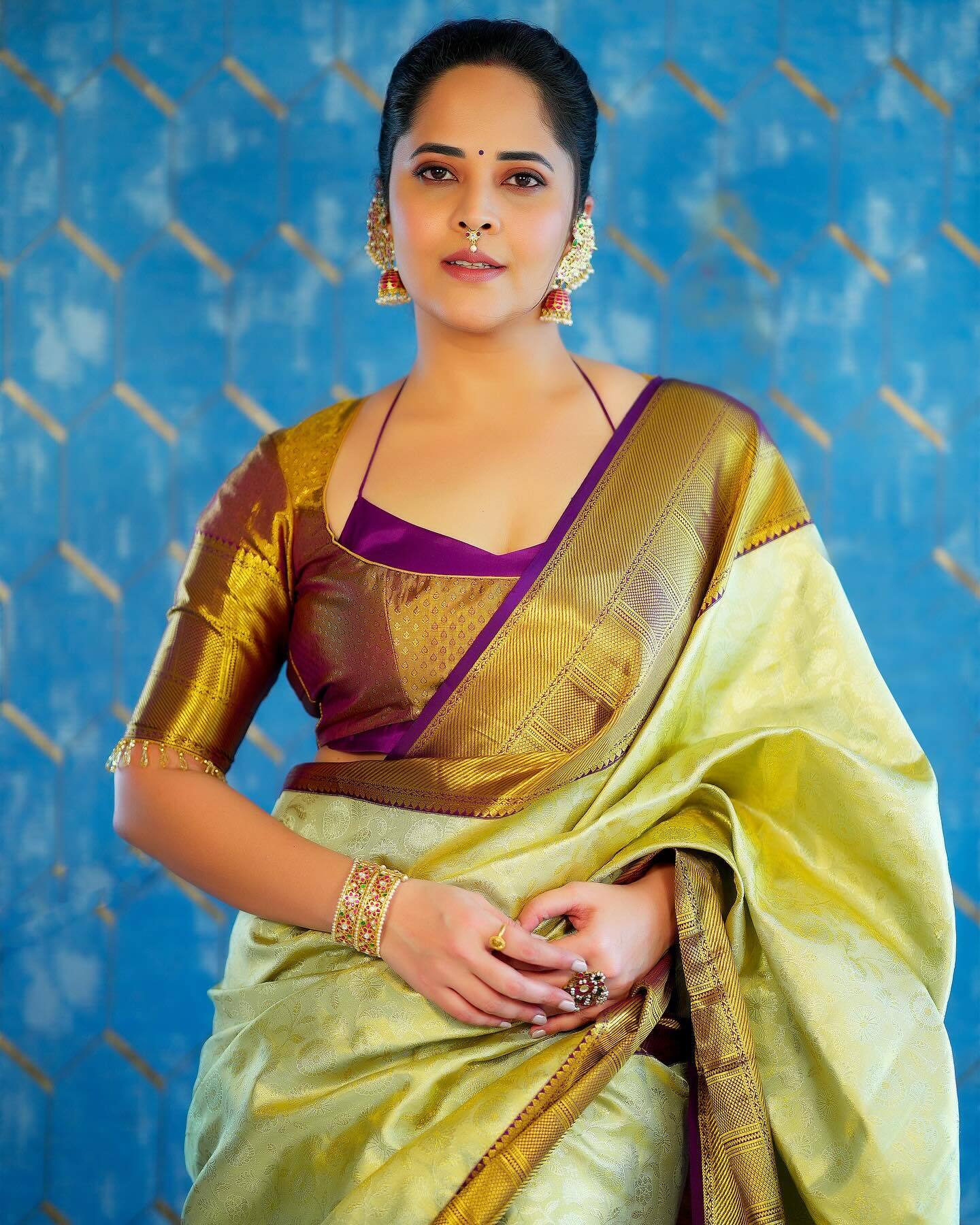 అనసూయ అందాల జాతర.. చీరకట్టులో మైమరిపిస్తోందిగా ముద్దుగుమ్మ.