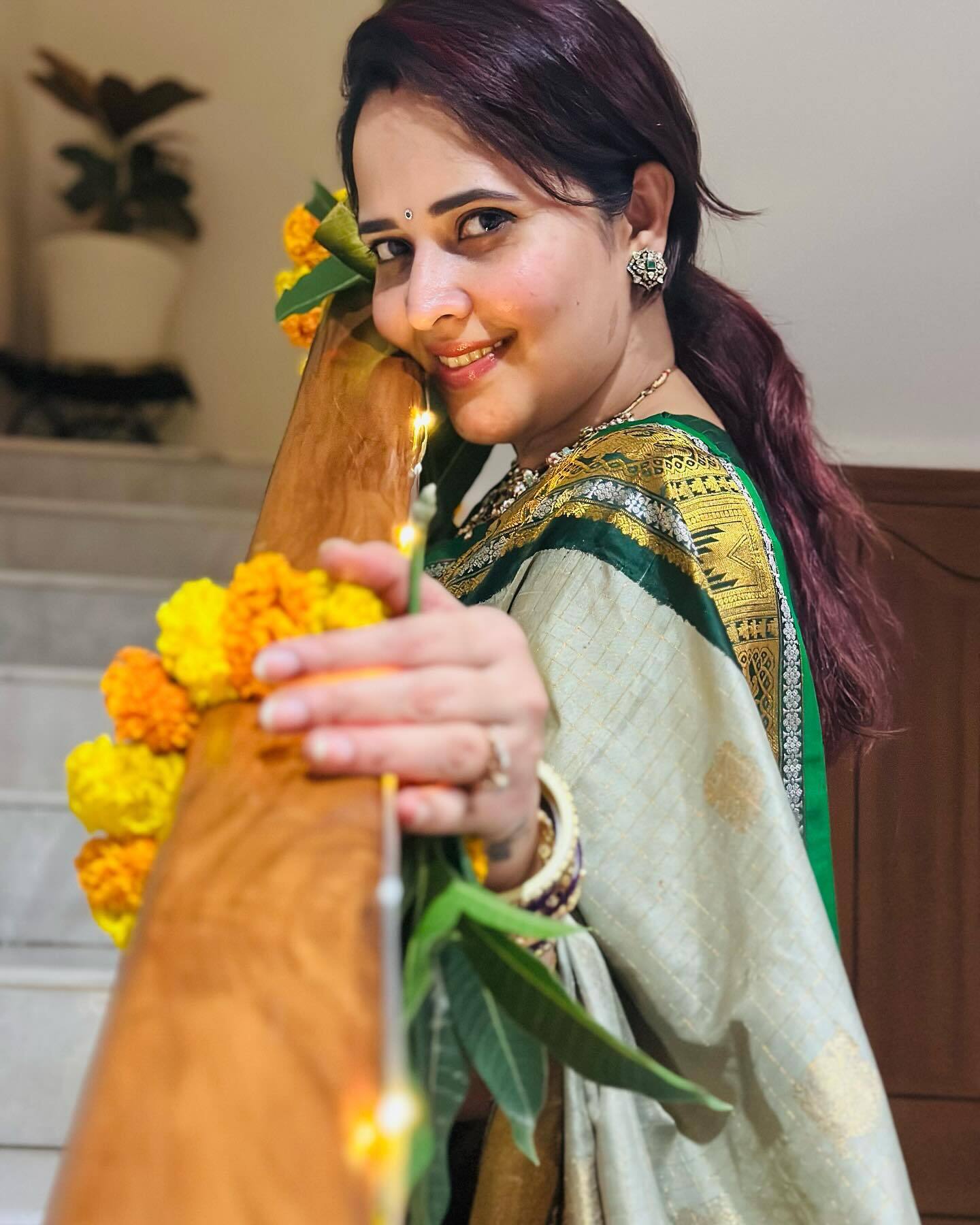 అనసూయ అందాల జాతర.. చీరకట్టులో మైమరిపిస్తోందిగా ముద్దుగుమ్మ.