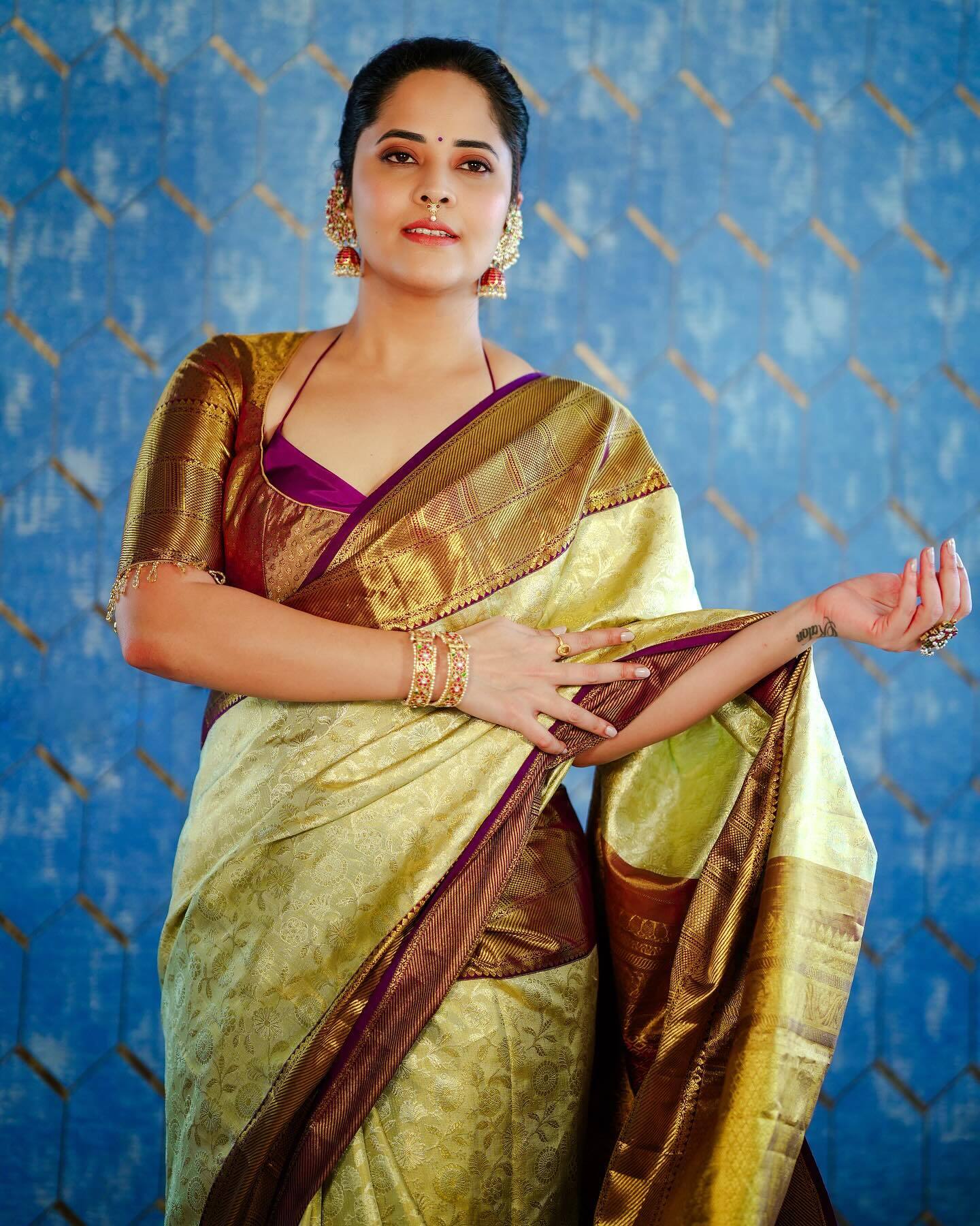 అనసూయ అందాల జాతర.. చీరకట్టులో మైమరిపిస్తోందిగా ముద్దుగుమ్మ.