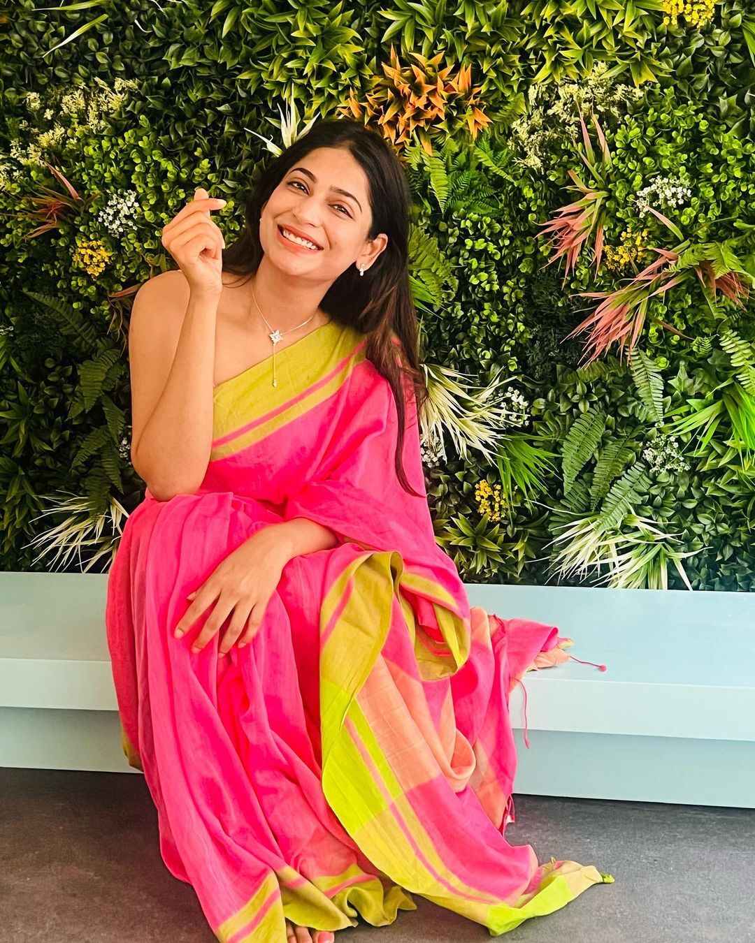 PHOTOS: மாடர்ன் அவுட்பிட்டில் வேற லெவல் போஸ்.. நடிகை விஜயலட்சுமியின் ஸ்டன்னிங் போட்டோஸ் 