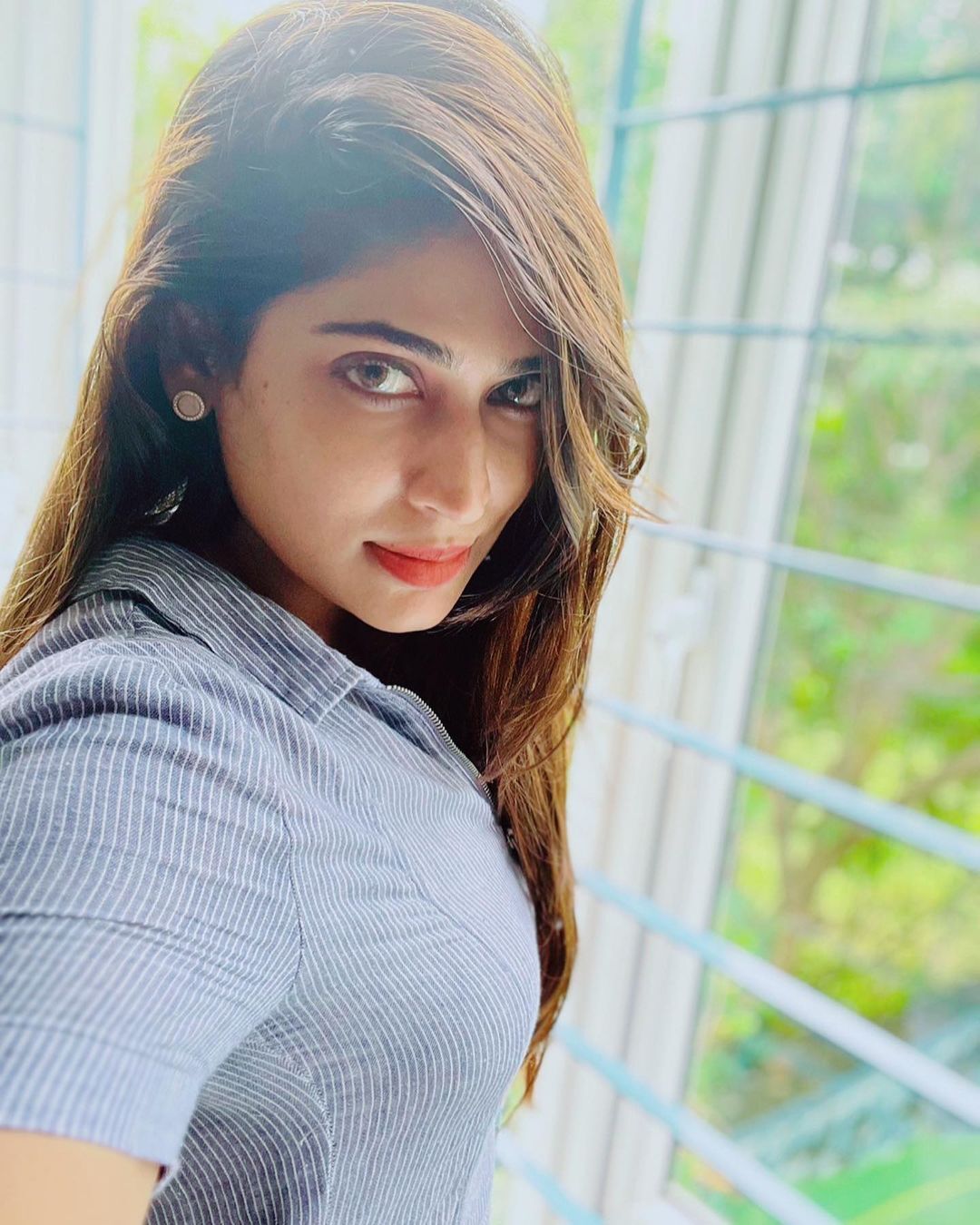 PHOTOS: மாடர்ன் அவுட்பிட்டில் வேற லெவல் போஸ்.. நடிகை விஜயலட்சுமியின் ஸ்டன்னிங் போட்டோஸ் 