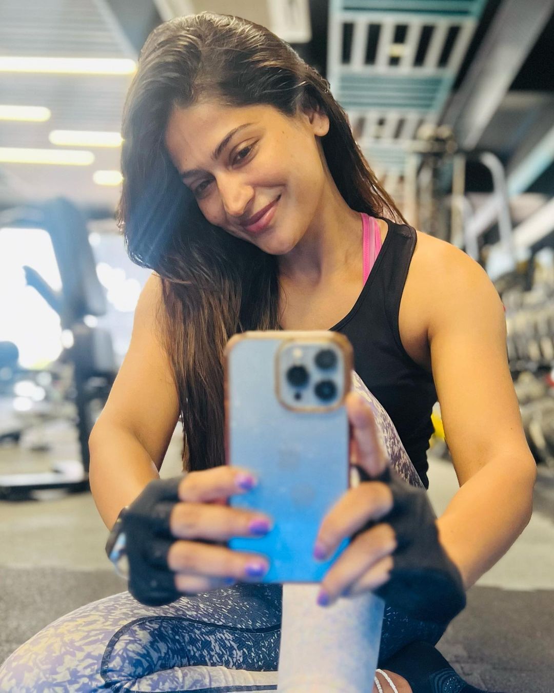 PHOTOS: மாடர்ன் அவுட்பிட்டில் வேற லெவல் போஸ்.. நடிகை விஜயலட்சுமியின் ஸ்டன்னிங் போட்டோஸ் 