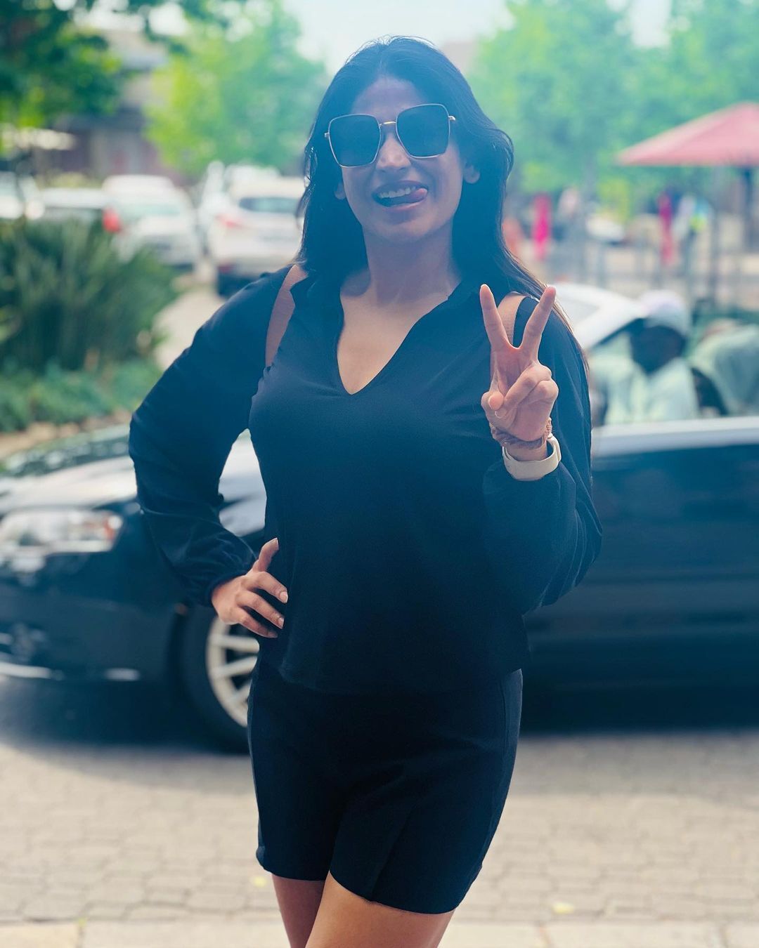 PHOTOS: மாடர்ன் அவுட்பிட்டில் வேற லெவல் போஸ்.. நடிகை விஜயலட்சுமியின் ஸ்டன்னிங் போட்டோஸ் 