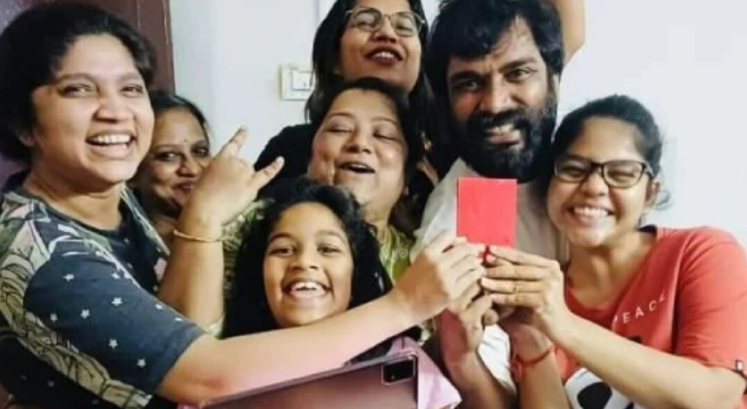 PHOTOS: இதுவரை ரெட் கார்ட் மூலம் வெளியேற்றப்பட்ட பிக் பாஸ் போட்டியாளர்கள்..  லிஸ்ட் இதோ!