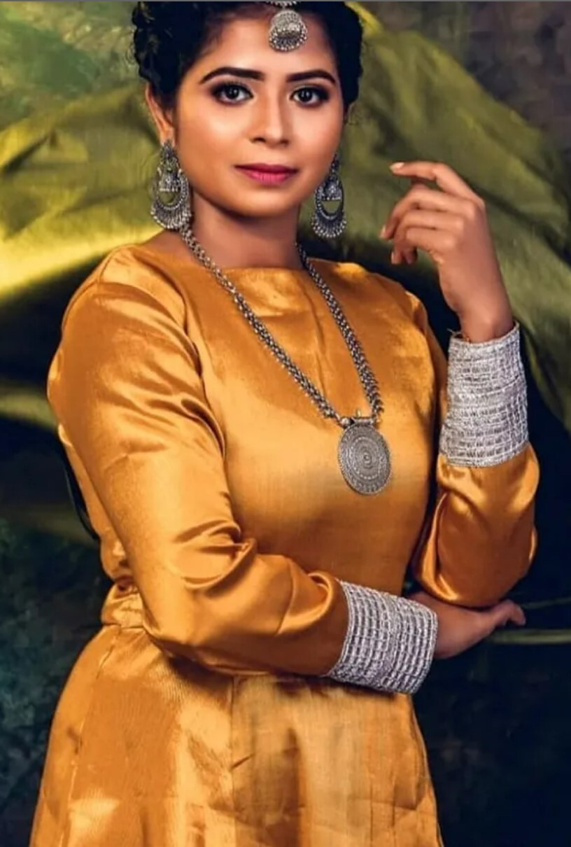 PHOTOS: இதுவரை ரெட் கார்ட் மூலம் வெளியேற்றப்பட்ட பிக் பாஸ் போட்டியாளர்கள்..  லிஸ்ட் இதோ!