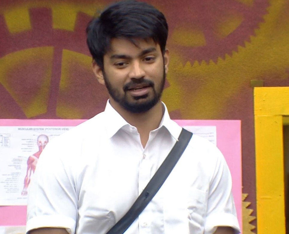 PHOTOS: இதுவரை ரெட் கார்ட் மூலம் வெளியேற்றப்பட்ட பிக் பாஸ் போட்டியாளர்கள்..  லிஸ்ட் இதோ!