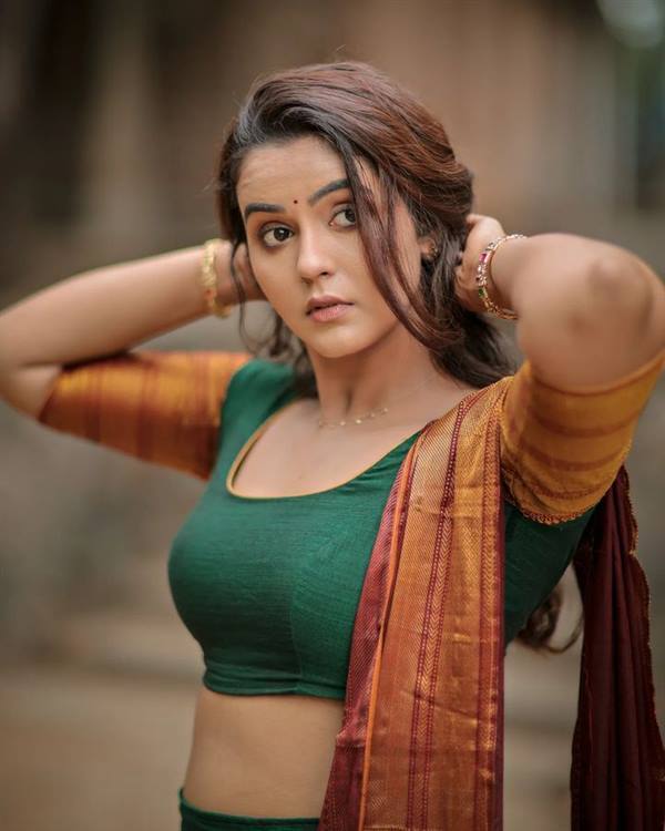 PHOTOS: 2023: இந்த ஆண்டு அதிகமான ரசிகர்களை ஈர்த்த டாப் 10 சீரியல் நடிகைகள்.. யார் யாருன்னு பாத்தீங்களா? 