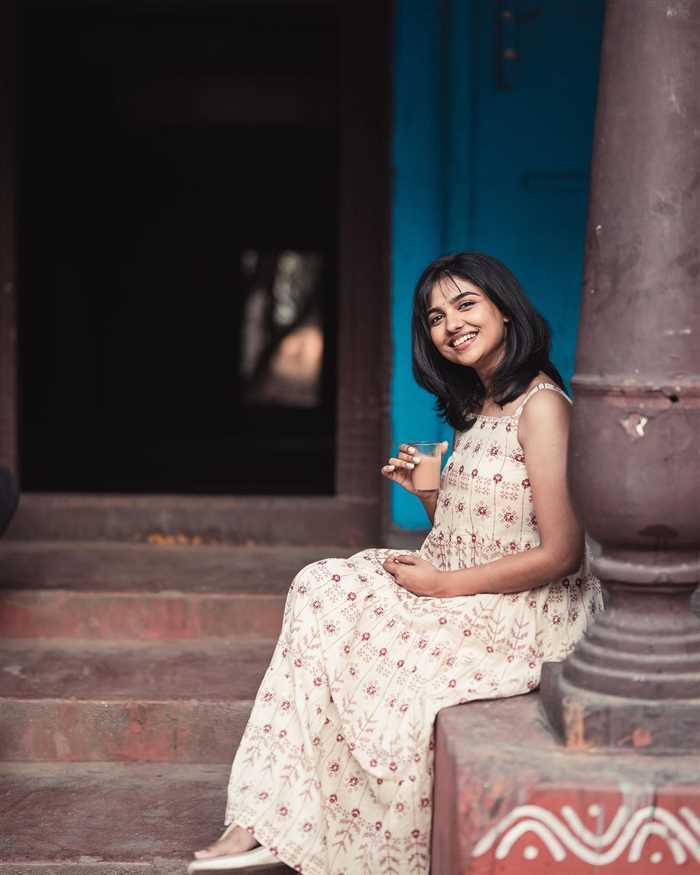 Mamitha Baiju: അഴകെന്നാൽ ഇതാണ്.... ആരാധകരെ ചിരിയിൽ മയക്കി മമിത ബൈജു; ഇൻസ്റ്റയിൽ ഹിറ്റടിച്ച് താരത്തിന്റെ പുത്തൻ ചിത്രങ്ങൾ 