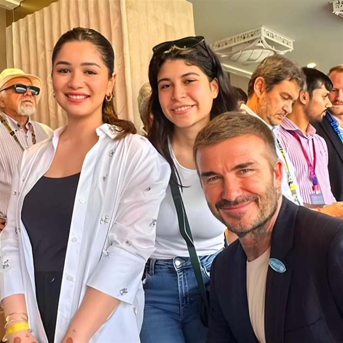 Shah Rukh Khan Hosts Football Icon David Beckham