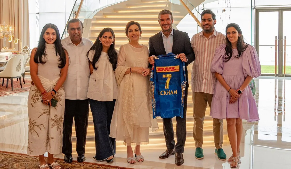 Shah Rukh Khan Hosts Football Icon David Beckham